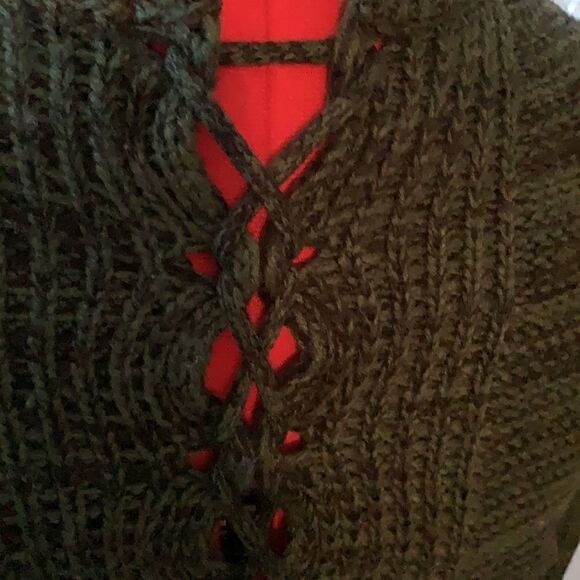 PaperCrane Lg pullover sweater w/shoelace tie back - Picture 3 of 6